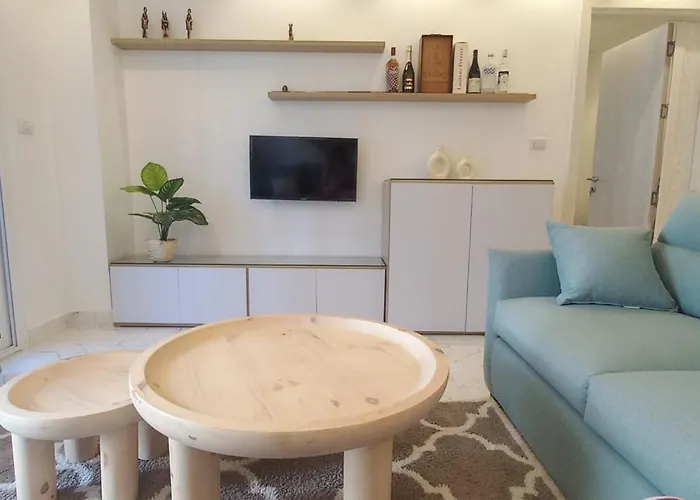 Beachfront Boho Style In Fanadir Bay *