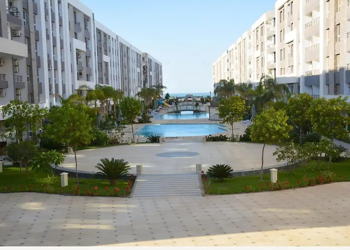 Beachfront Boho Style In Fanadir Bay Apartman Gurdaka