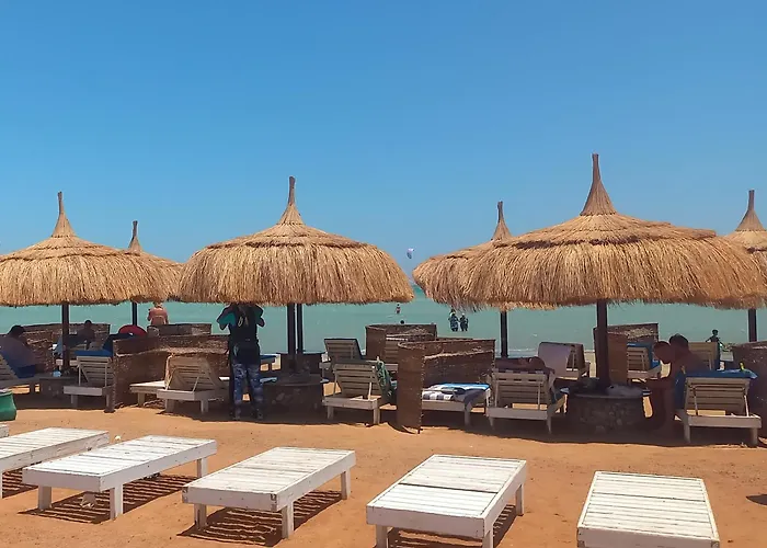 Beachfront Boho Style In Fanadir Bay Apartment *